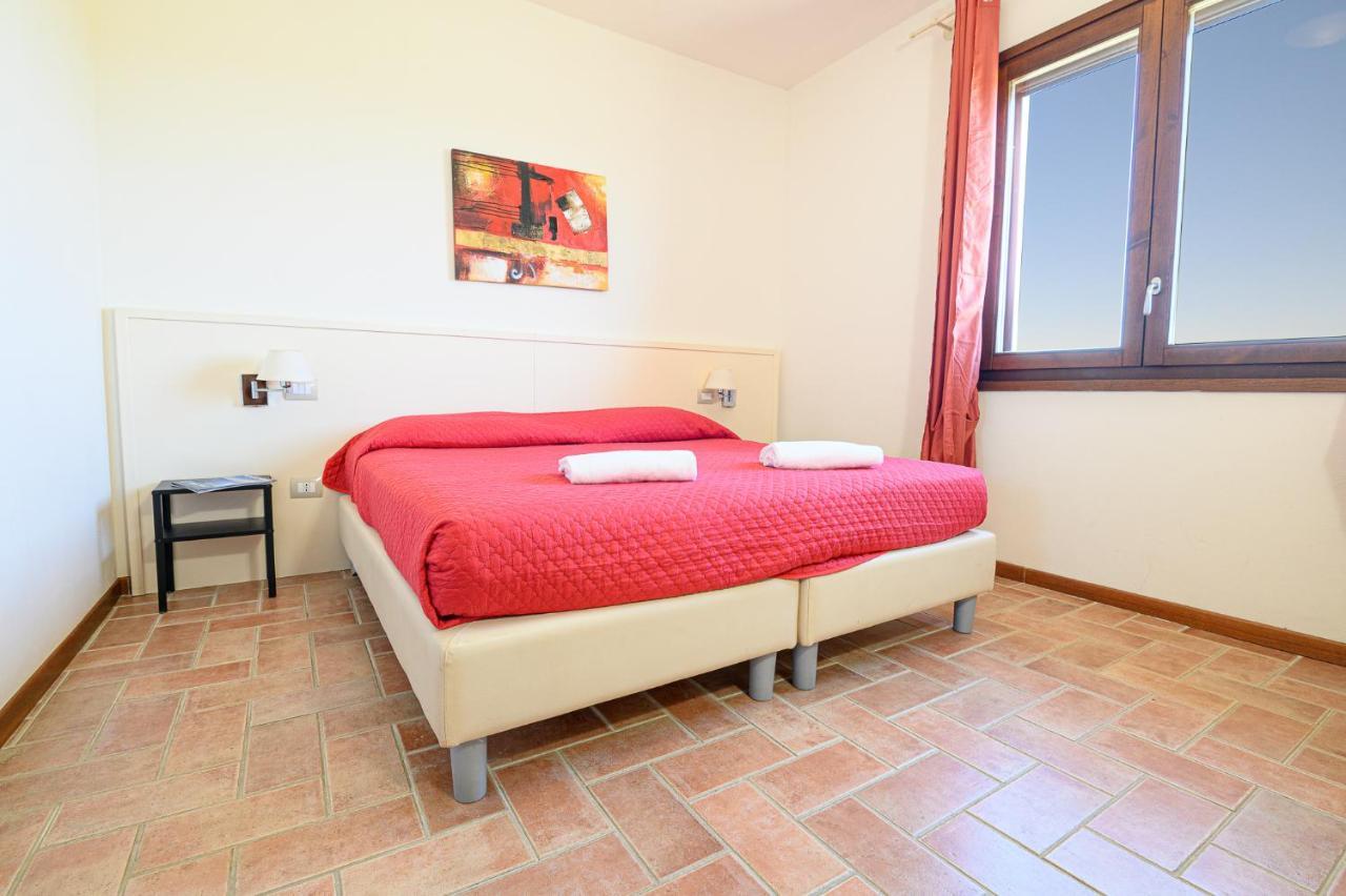 Aparthotel Residenza Principina Principina Terra Exterior foto