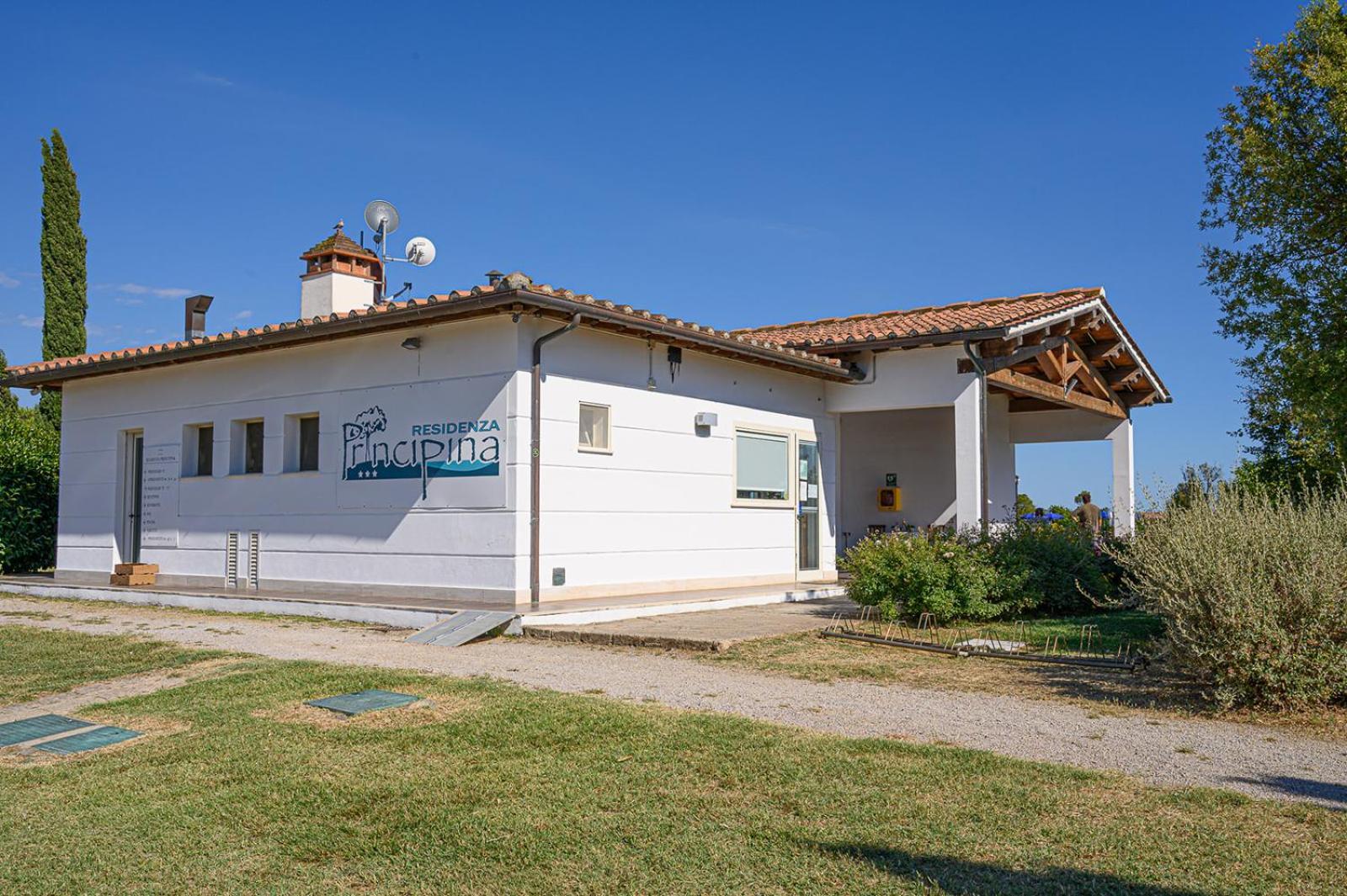 Aparthotel Residenza Principina Principina Terra Exterior foto